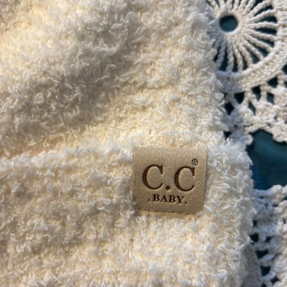 C.C baby super soft‎ beanie with poms cream - Picture 3 of 6